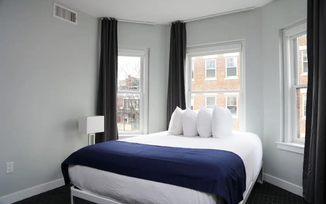 Maverick Suites at 245 Newbury St
