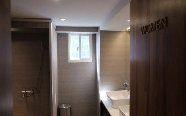 Daan Park Hotel - Hostel