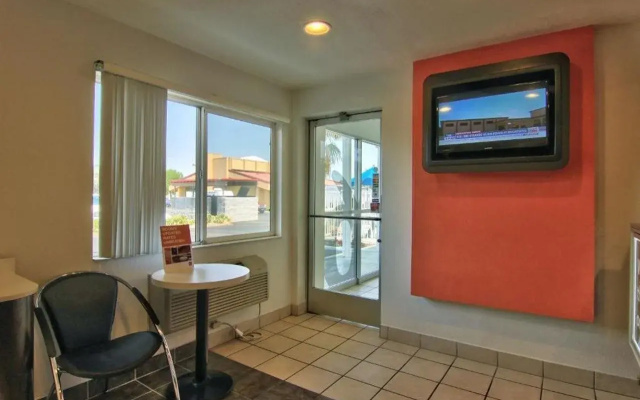 Motel 6 Woodland, CA – Sacramento Airport