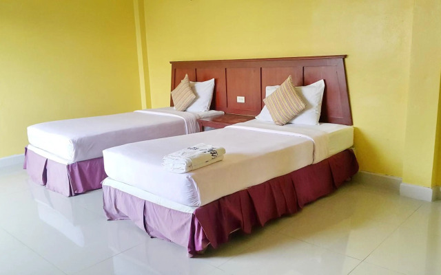 Sri Chumphon Hotel