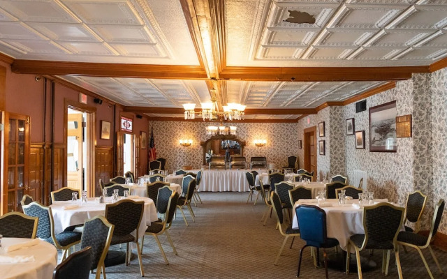 The Winthrop Arms Hotel And Restaurant