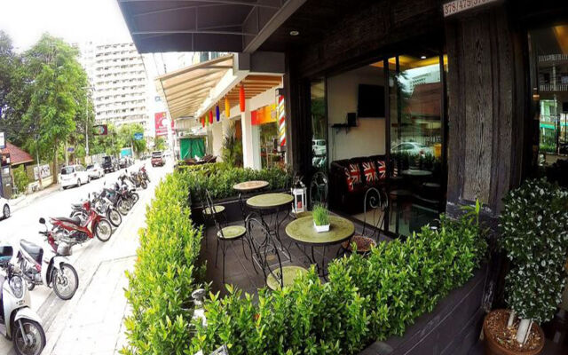 OYO 898 Sota Residence