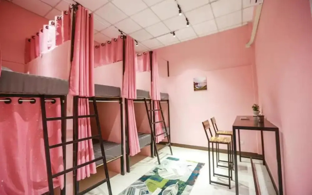 Green Book House - Hostel
