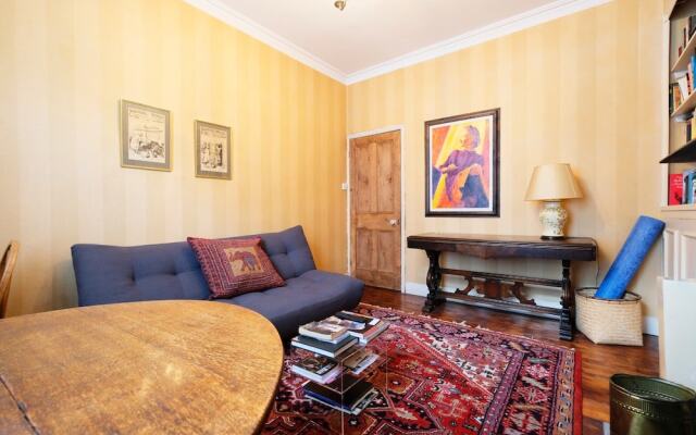 Lovely & Central Garden Flat in Victoria