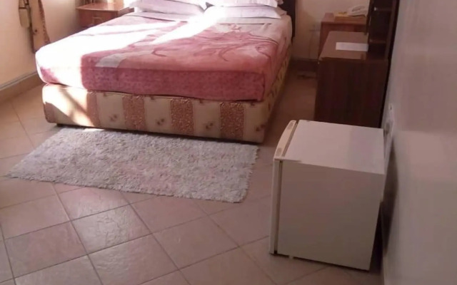Rich Hotel