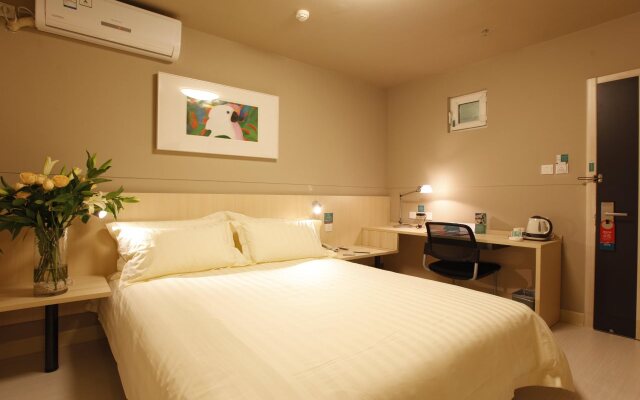 Century Star Urumqi Changjiang Road Hotel
