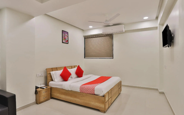 Collection O 12462 Hotel Shiv Inn