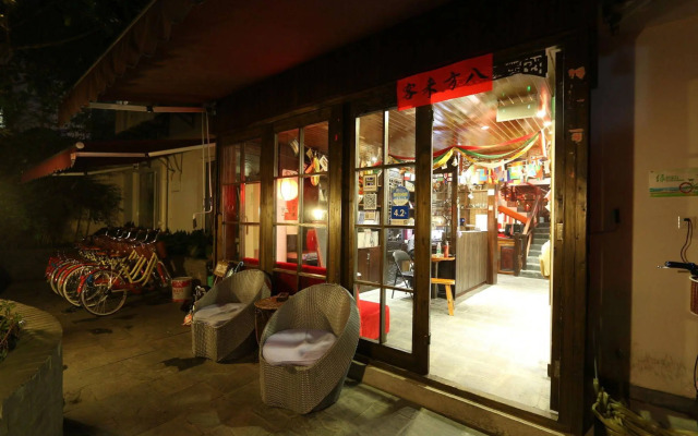 Westlake Hostel Man Juelong branch