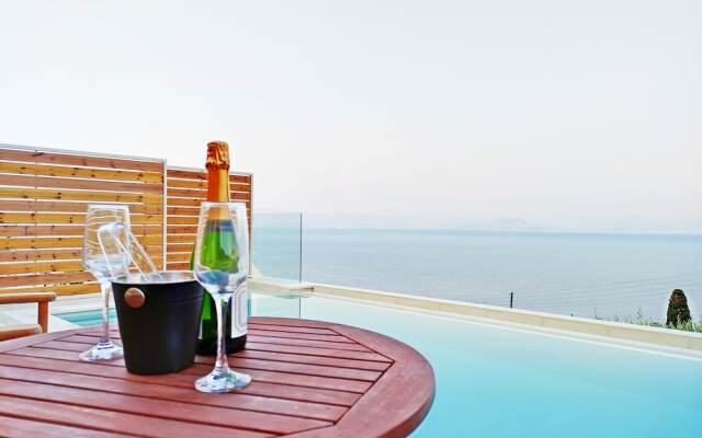 Sea & Cliff Luxury Suites byCorfuescapes