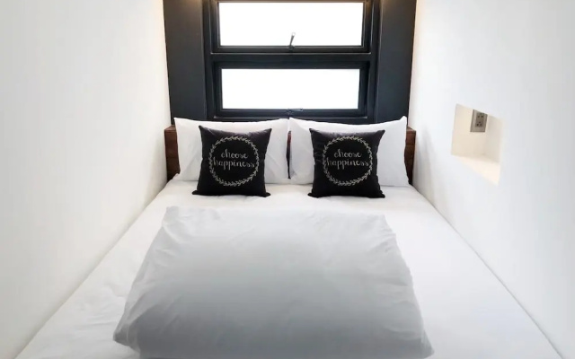 The Entaneer Poshtel - Hostel