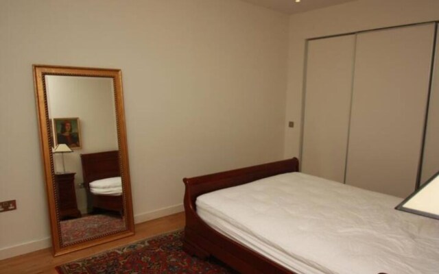 Modern 1-Bed in the Iconic Quartermile Area