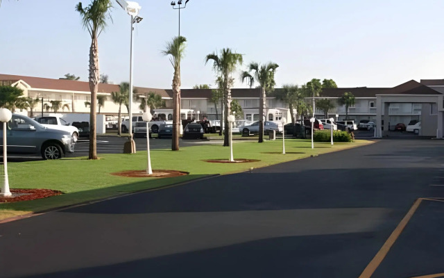 Destin Inn and Suites