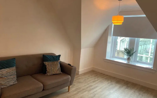 Central Paisley Apartment- Airport/glasgow Access