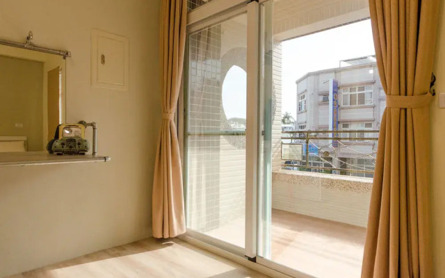 La Dahai Bed and Breakfast