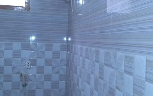 Iroomz Krishna Grand Inn
