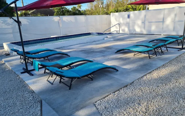 Bell At The Airport Suites Adults Only ( Free Airport Transportation)