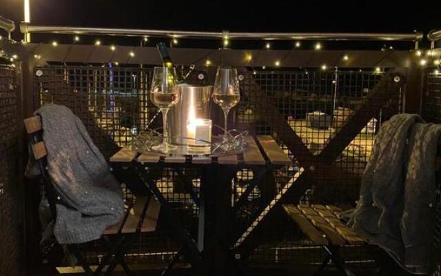 Harbour View & Beach 50m from doorstep!