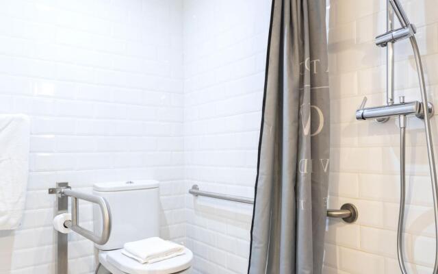 Pretty two-bedroom apartment near the Cathedral. Zacatin 203