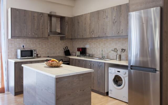 Luxurious 3-bedroom Seaside Retreat Fully Renovated April 2025