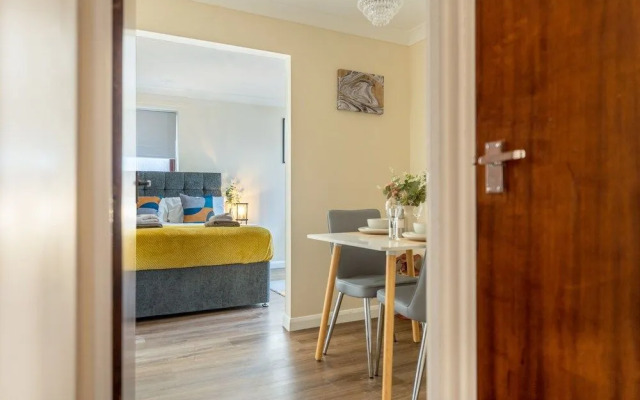 Staines Studio Apartment - Heathrow