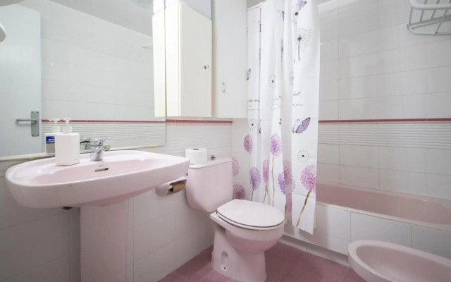R126 Beachfront Apartment Sant Salvador