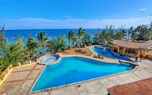 Cool Breeze Beachfront Apartments