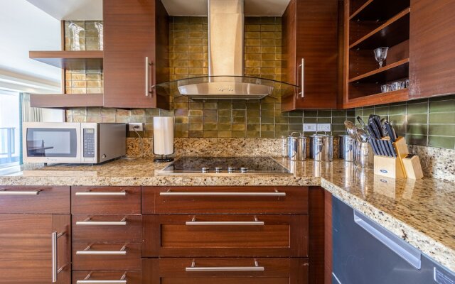 Castle at Ala Moana Hotel