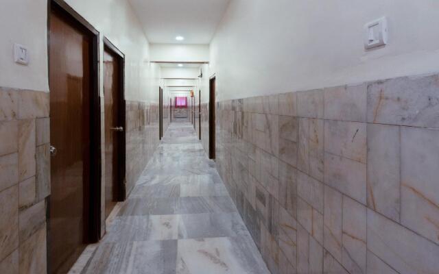 OYO 22907 Hotel Holiday