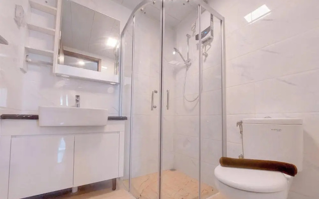 Good Place And Spacious 3Br Sky House Bsd Apartment