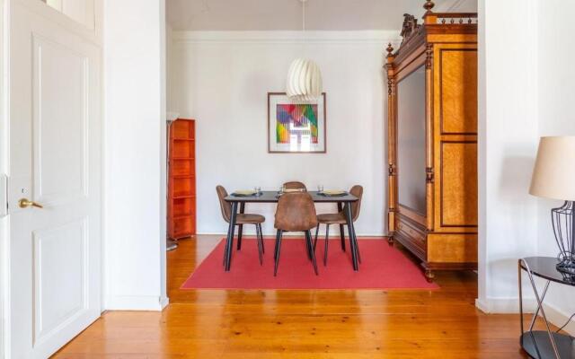 Bright 2 bedroom Apt 100m from Av. Liberdade