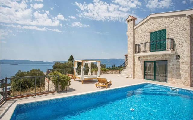 Holiday home Kremena 72 with Outdoor Swimmingpool
