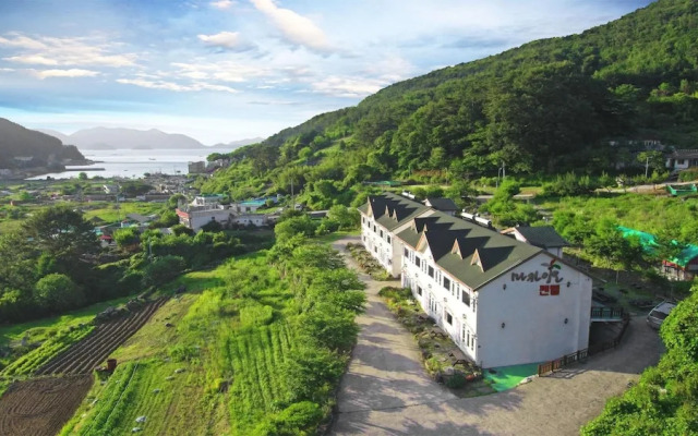 Tongyoung Macaio Pension