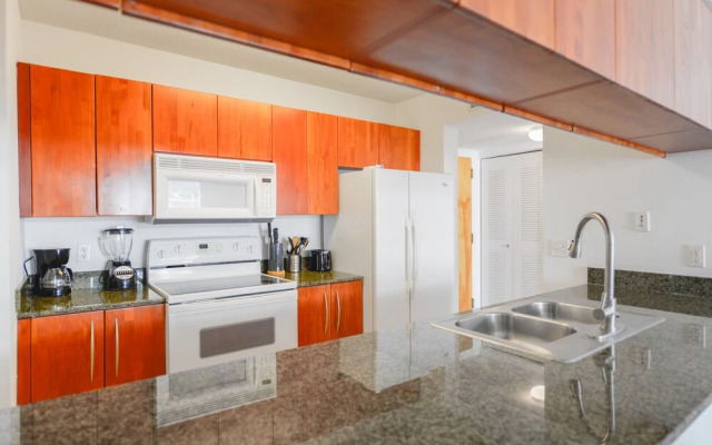 Stunning Apartment W pool & Gym- Parking