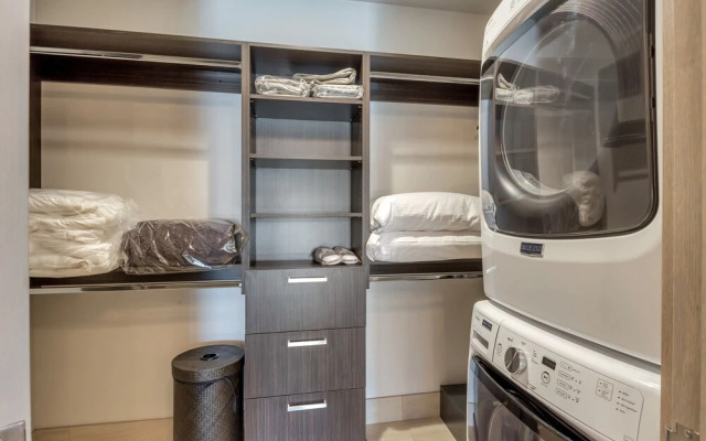 Premium Three Bedroom 3 Apartment Hotel by RedAwning