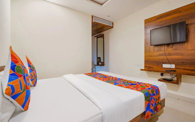 Fabhotel Royal Inn I