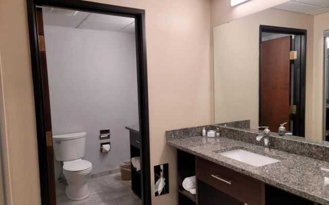 Ariel Broadway Hotel