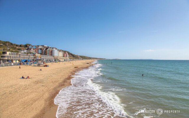 Sky View - Lovely 1bed Suite close to Beach and with Parking