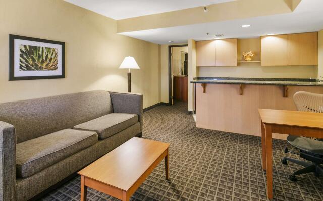 Best Western Plus Scottsdale Thunderbird Suites