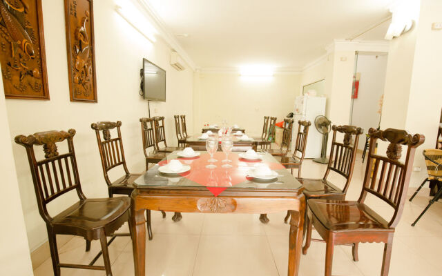 Ho Sen Xanh Hotel