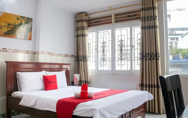 RedDoorz Diamond Hotel CMT8