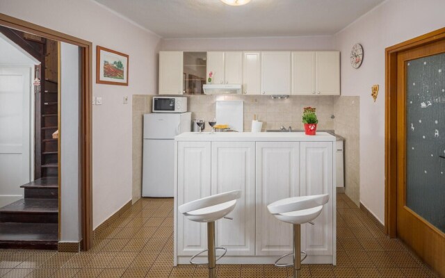 Awesome Home in Erzisce With Wifi and 2 Bedrooms