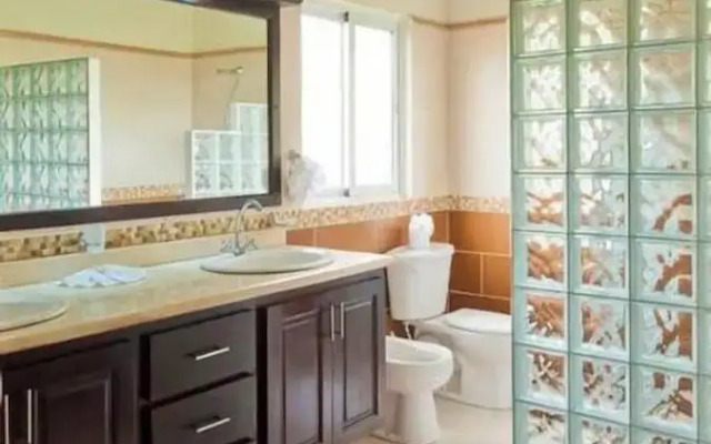 Privacy and Comfort Luxury 6 Bedroom Villa