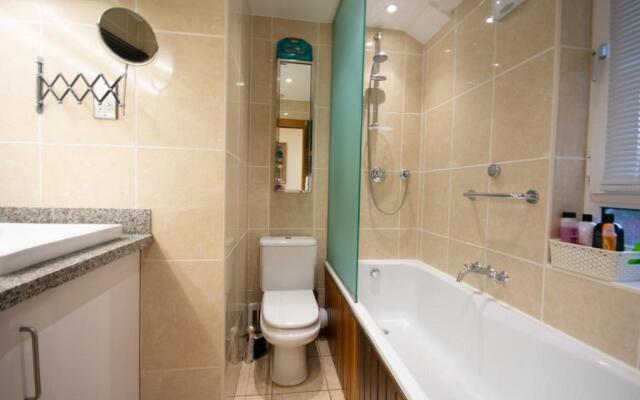 Tower Bridge 2BR apartment for 6 with terrace