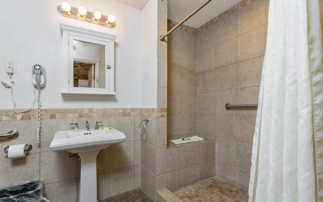 New Orleans Courtyard Hotel and Suites by the French Quarter