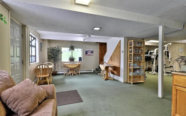 Cedarbrook Queen Studio 207