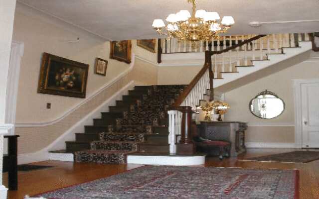 Eden Manor