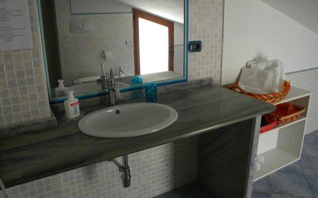 Artistika Golden Apartment