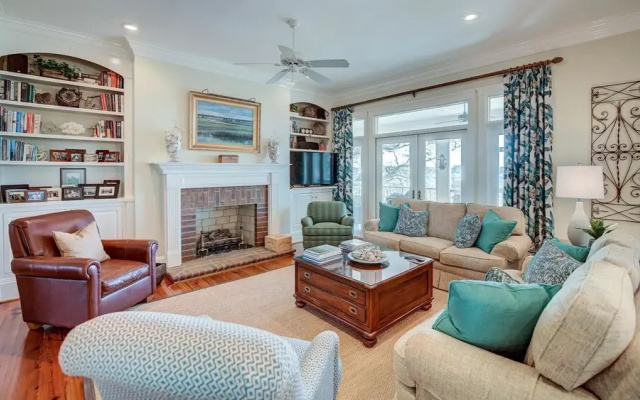 Marsh House by Peace Vacations
