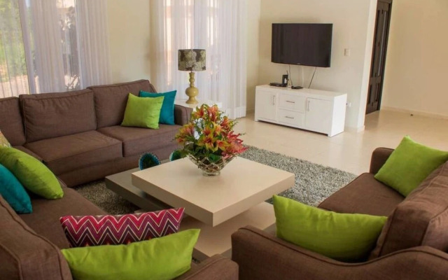 Villa With 4 Master Bedrooms w/ En-suite Bathrooms