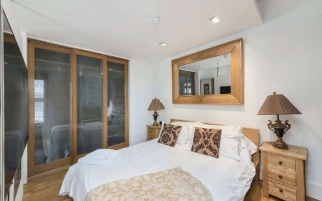 Luxury Flat with Panoramic View of Piccadilly Circus